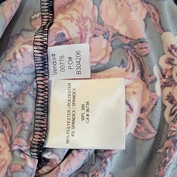 NWT Women's Blouse - Picture 3 of 3